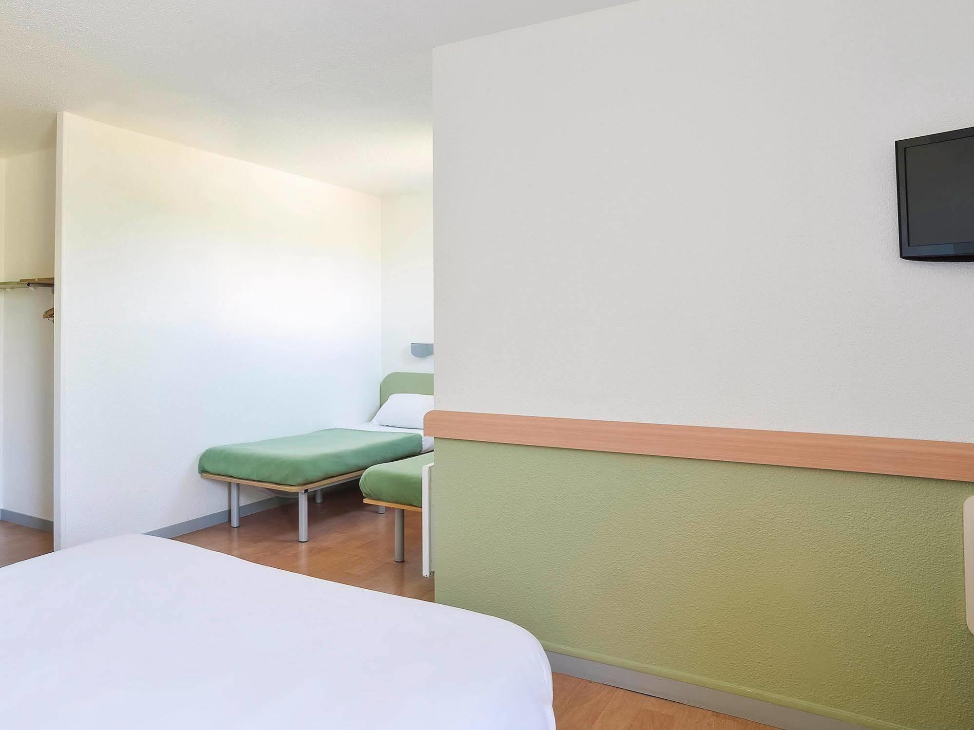 Hotel Ibis Budget Lyon Sud Saint-Fons A7 Exteriör bild