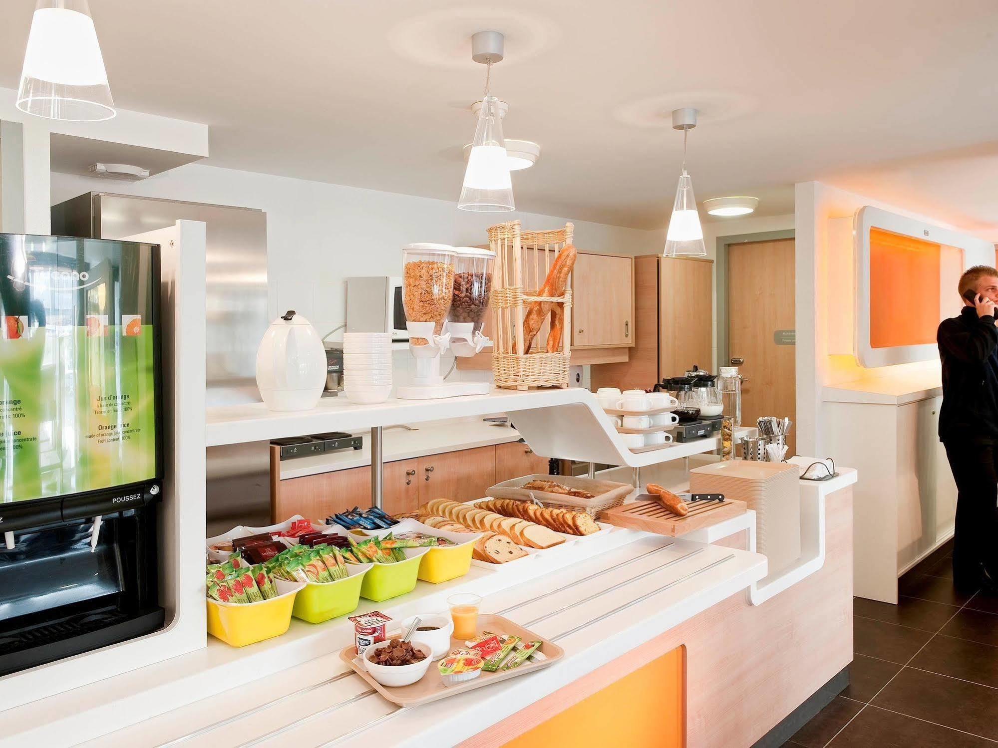 Hotel Ibis Budget Lyon Sud Saint-Fons A7 Exteriör bild
