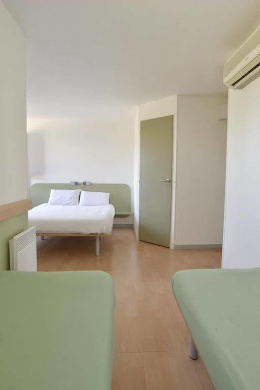 Hotel Ibis Budget Lyon Sud Saint-Fons A7 Exteriör bild