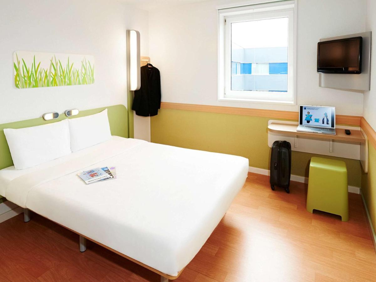 Hotel Ibis Budget Lyon Sud Saint-Fons A7 Exteriör bild
